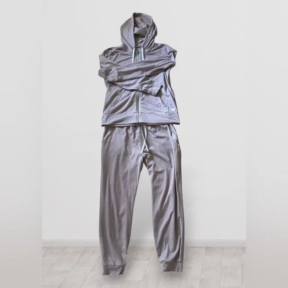Vuori Women's Performance Hoodie and Joggers in Dusty Rose